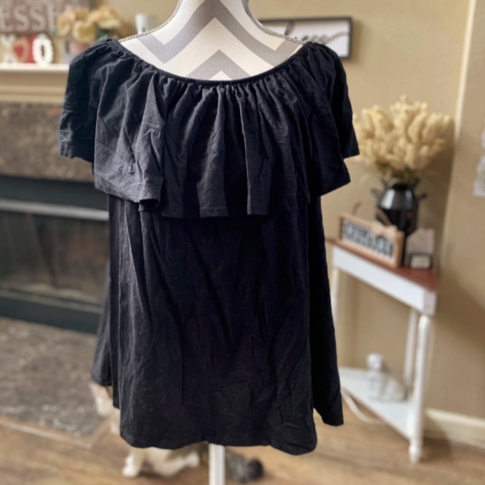 Plus size 18/20 black ruffle top